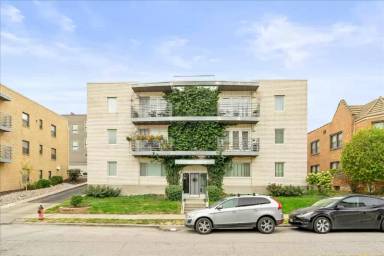 Main picture of 4516 Broadway