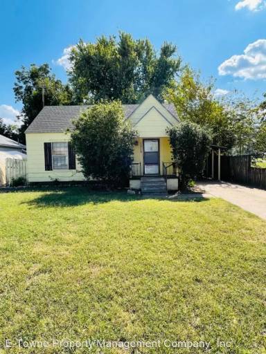 Main picture of 1213 W Oak Ave