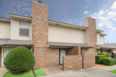 Main picture of 10125 N Pennsylvania Ave