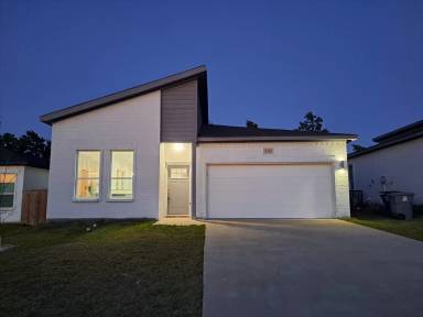 Main picture of 3320 Noor St