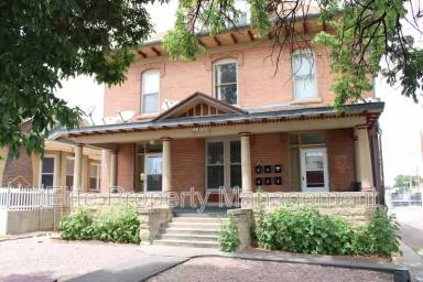 Main picture of 111 W 11th St