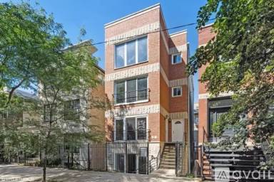Main picture of 1746 W Pierce Ave
