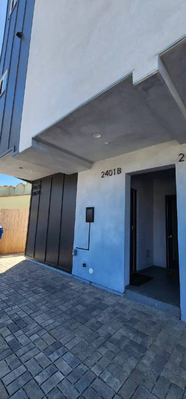 Main picture of 2401 S Redondo Blvd
