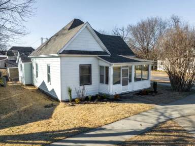 Main picture of 800 S 19th St