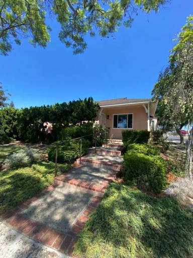 Main picture of 2200 Canehill Ave