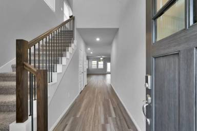 Main picture of 7040 Silverleaf Oak St