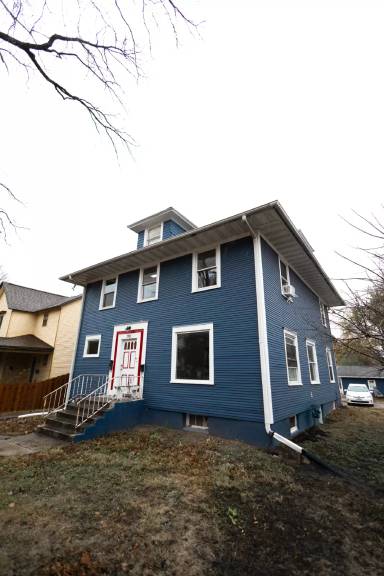 Main picture of 718 Clark Ave