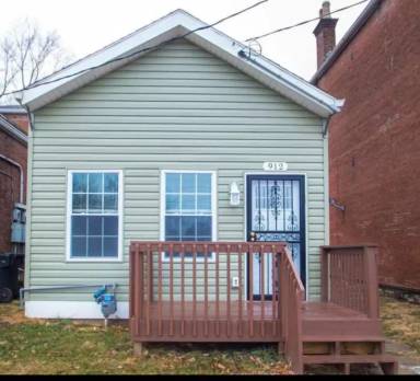 Main picture of 912 S Shelby St