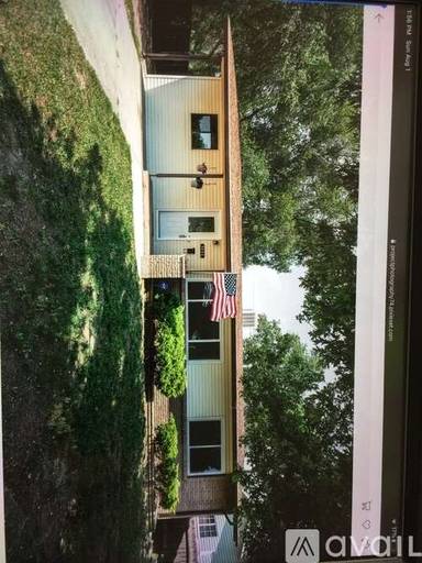 Main picture of 3406 E La Salle St