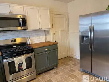 Main picture of 2021 University Ave