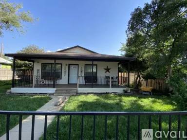 Main picture of 210 W E St