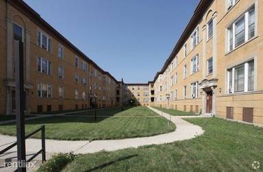 Main picture of 4614 S Lake Park Ave