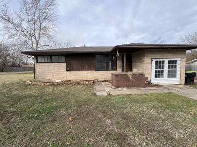 Main picture of 403 N Hillcrest St