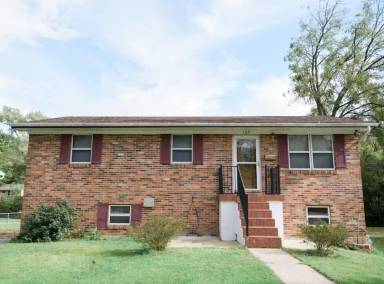 Main picture of 105 S Johnson St