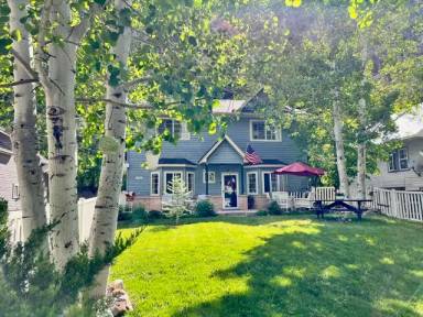 Main picture of 1562 Oak St