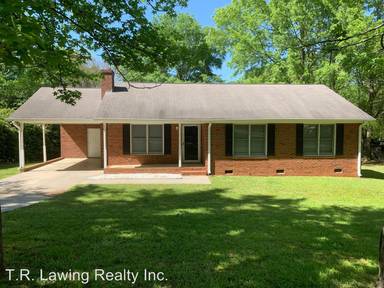 Main picture of 111 Colonial Cir