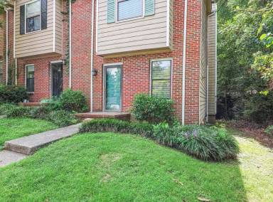 Main picture of 601 Shadywood Ln
