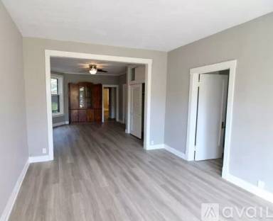 Main picture of 718 W Cornelia Ave