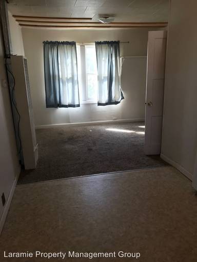 Main picture of 411 1/2 E Harney St