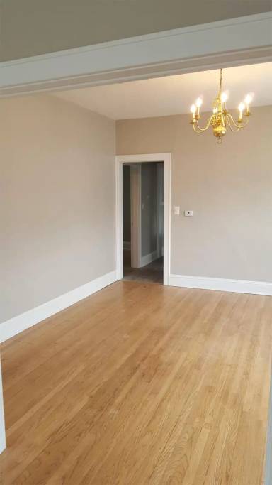 Main picture of 102 Woodlawn Ave