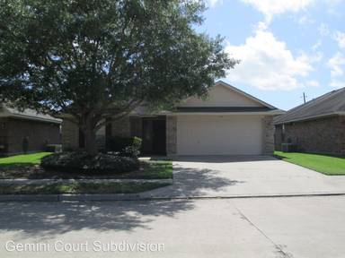 Main picture of 104 Gemini Ct