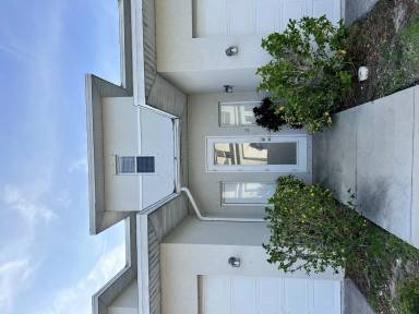 Main picture of 16541 Bent Palms Cv