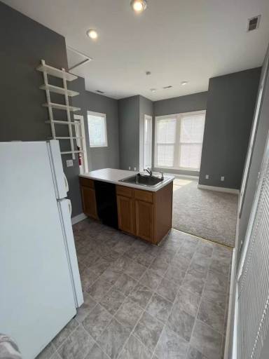 Main picture of 420 W 6th St