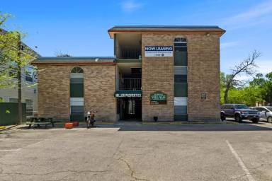 Main picture of 111 W 38th St