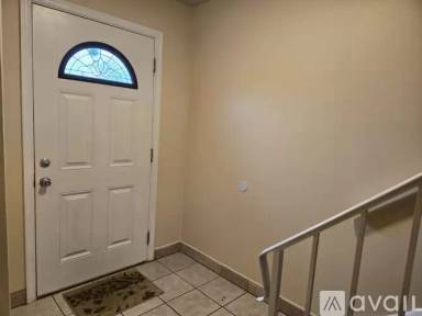 Main picture of 323 W 2nd St