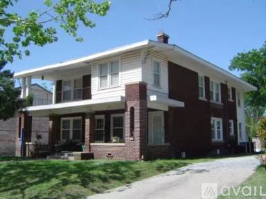 Main picture of 2813 N Robinson Ave