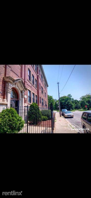 Main picture of 370 E 53rd St