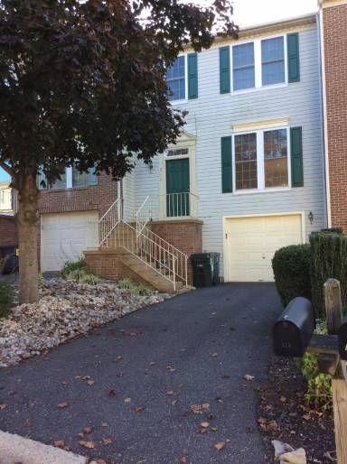 Main picture of 213 Sloan Ct