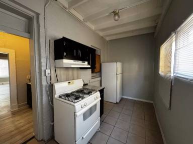 Main picture of 105 Tays St