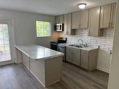 Main picture of 2500 Redwood Ct