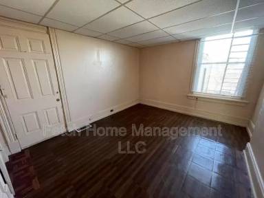 Main picture of 115 S 10th St