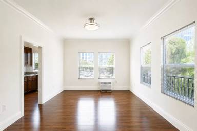 Main picture of 618 S New Hampshire Ave