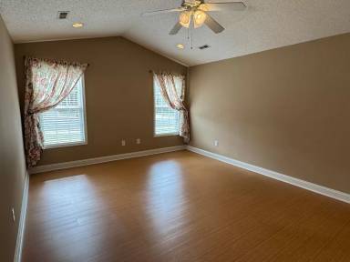 Main picture of 309 Llewellyn St