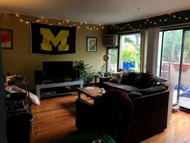 Main picture of 917 Packard St