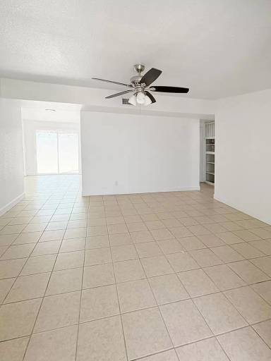 Main picture of 1405 W Princess Jeanne Dr