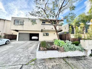 Main picture of 4550 Bancroft St