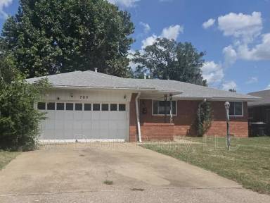 Main picture of 705 E Carroll Ln