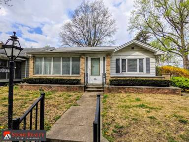 Main picture of 2419 Layher Ave