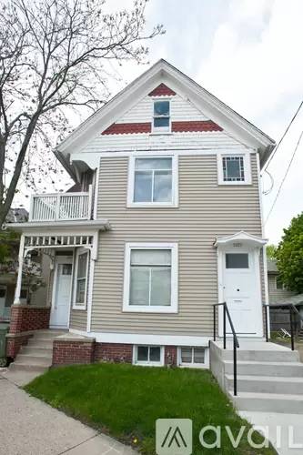 Main picture of 2429 N Farwell Ave