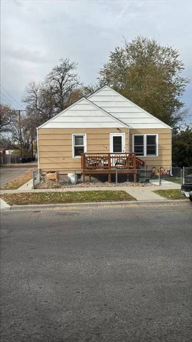 Main picture of 118 6th St W
