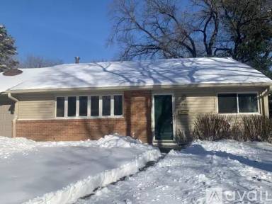 Main picture of 2712 SW Moundview Dr