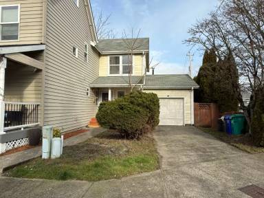 Main picture of 212-871 NE Roselawn St