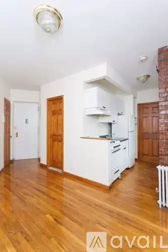 Main picture of 410 E 13th St