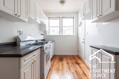 Main picture of 550-60 W Aldine Ave