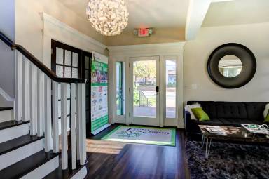 Main picture of 1244 East Blvd