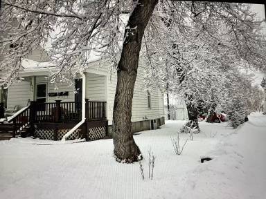Main picture of 631 E Davis St